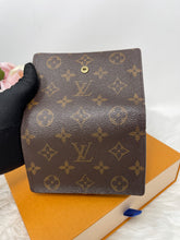Load image into Gallery viewer, Kisslock Wallet SKU6405