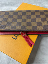 Load image into Gallery viewer, Insolite Wallet SKU6483