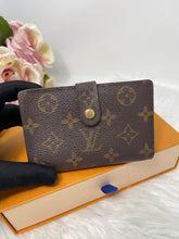 Load image into Gallery viewer, Kisslock Wallet SKU6405