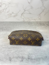 Load image into Gallery viewer, Cosmetic Pouch SKU6498