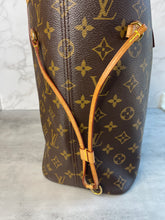 Load image into Gallery viewer, Neverfull MM Pivione SKU6528A