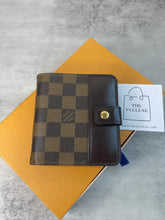 Load image into Gallery viewer, Compact DE Wallet SKU6495