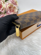 Load image into Gallery viewer, Zippy Wallet DE SKU6418