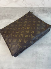 Load image into Gallery viewer, Toiletry 26 Monogram SKU6486