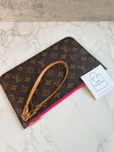 Load image into Gallery viewer, Neverfull Pouch MM SKU6529