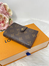 Load image into Gallery viewer, Kisslock Wallet SKU6405