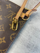 Load image into Gallery viewer, Neverfull Pouch SKU6461