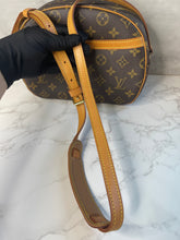 Load image into Gallery viewer, Blois Crossbody SKU6501