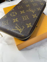 Load image into Gallery viewer, Zippy Wallet SKU6464