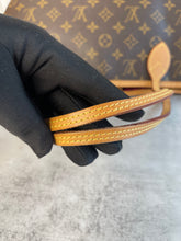 Load image into Gallery viewer, Neverfull MM Pivione SKU6528A