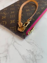 Load image into Gallery viewer, Neverfull Pouch MM SKU6529