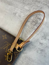 Load image into Gallery viewer, Neverfull Pouch SKU6461