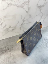 Load image into Gallery viewer, Toiletry 15 SKU6485