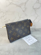 Load image into Gallery viewer, Toiletry 15 SKU6485