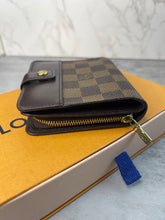 Load image into Gallery viewer, Compact DE Wallet SKU6495