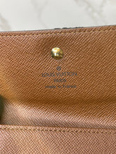 Load image into Gallery viewer, Elise Compact SKU6488