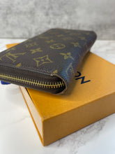 Load image into Gallery viewer, Zippy Wallet SKU6464