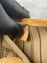 Load image into Gallery viewer, Neverfull MM Beige SKU6460