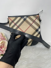 Load image into Gallery viewer, Burberry Nova SKU6417