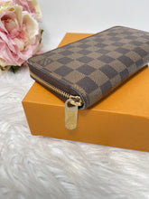 Load image into Gallery viewer, Zippy Wallet DE SKU6419