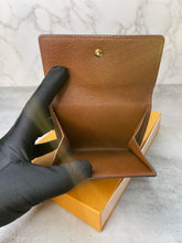 Load image into Gallery viewer, Elise Compact SKU6488