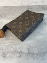 Load image into Gallery viewer, Toiletry 15 SKU6485