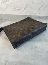 Load image into Gallery viewer, Toiletry 26 Monogram SKU6486