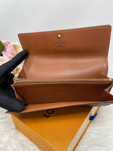 Load image into Gallery viewer, Sarah Wallet SKU6404