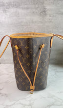 Load image into Gallery viewer, Neverfull MM Beige SKU6460