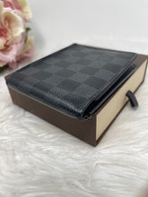 Load image into Gallery viewer, Mens Bifold Wallet SKU6390