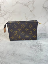 Load image into Gallery viewer, Toiletry 15 SKU6485