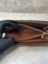 Load image into Gallery viewer, Zippy Wallet SKU6464