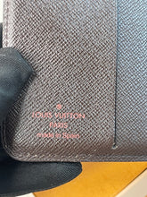 Load image into Gallery viewer, Compact DE Wallet SKU6495