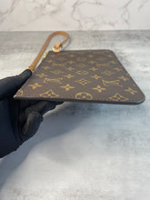 Load image into Gallery viewer, Neverfull Pouch SKU6461