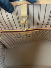 Load image into Gallery viewer, Neverfull MM Beige SKU6460