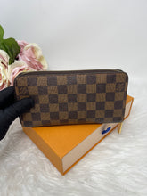 Load image into Gallery viewer, Zippy Wallet DE SKU6418