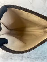Load image into Gallery viewer, Toiletry 26 Monogram SKU6486