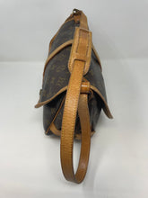 Load image into Gallery viewer, Saumur 30 Monogram Crossbody
