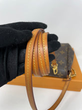 Load image into Gallery viewer, Favorite MM Monogram