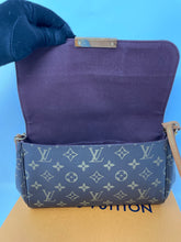 Load image into Gallery viewer, Favorite MM Monogram