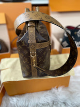 Load image into Gallery viewer, City Cruiser Reverse Monogram