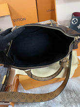 Load image into Gallery viewer, City Cruiser Reverse Monogram