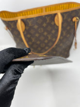 Load image into Gallery viewer, Neverfull MM Monogram Mimosa