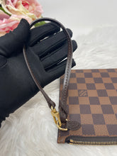 Load image into Gallery viewer, Neverfull Pouch MM DE SKU6293