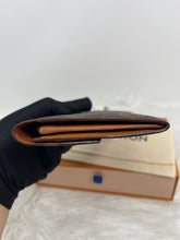 Load image into Gallery viewer, Sarah Wallet SKU6143