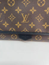 Load image into Gallery viewer, Messenger Magnetic Bag SKU1507
