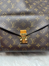 Load image into Gallery viewer, Metis Hobo SKU6346