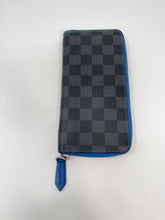 Load image into Gallery viewer, Men’s Zippy Wallet SKU1175