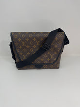 Load image into Gallery viewer, Messenger Magnetic Bag SKU1507