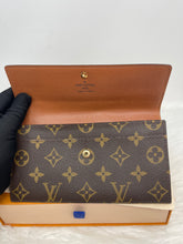 Load image into Gallery viewer, Sarah Wallet SKU6143